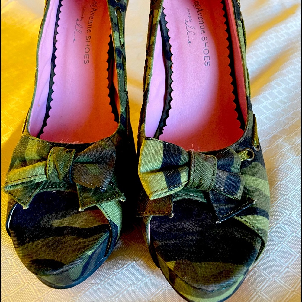 Camouflage high heel shoes